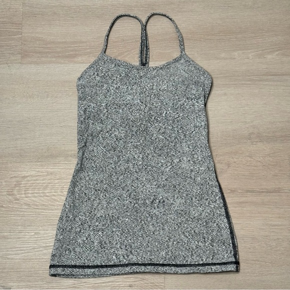Lululemon Y tank top 2 or 4 - Picture 1 of 3